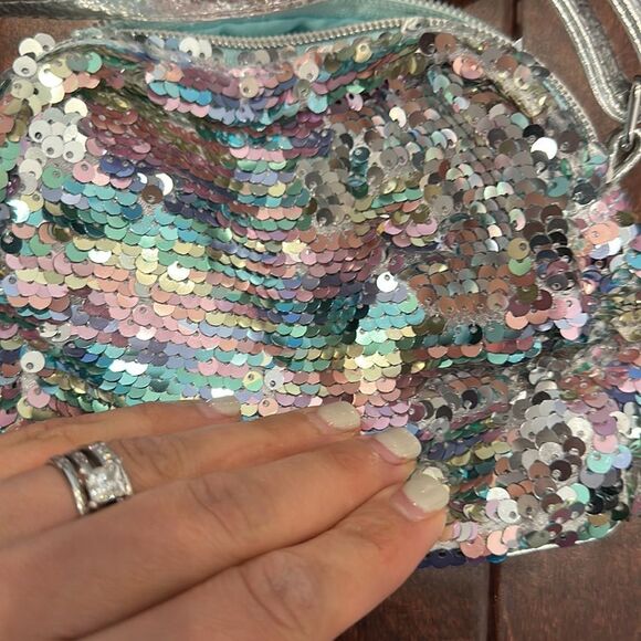 Letter E sequin crossbody bag - Picture 5 of 6